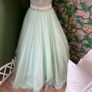 Alyce Paris Elegant strapless dress